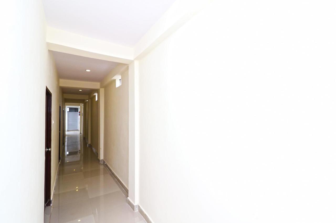Oyo Flagship 28065 Anmol Plaza
